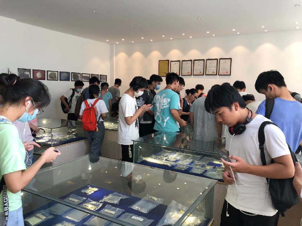 南昌大学无机非金属材料专业师生走进江西新葡的京集团3512vip参观学习